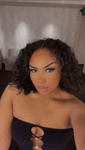 Curvy Latina Aria - 1