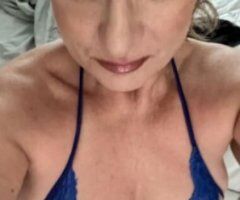 Voluptous Sexy Milf looking to play today - Image 7
