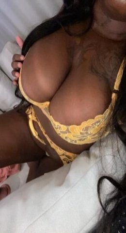 california kinky chocolate 🍫demom throat👅 cream Queen 🍦 party girl ❄ - 1