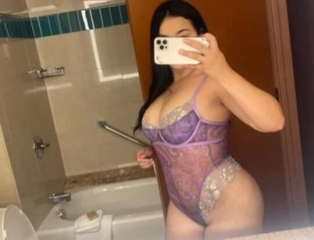 A THICK SEXY TREAT 🍭Cum splash in my water park 💦 - 1