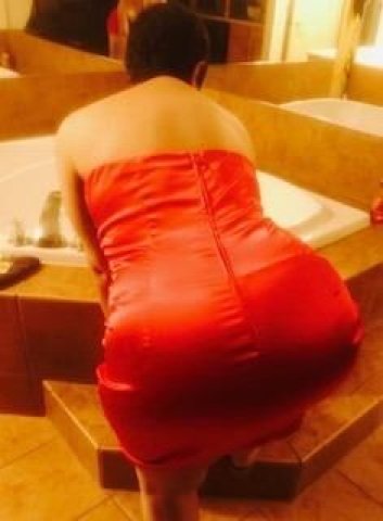 Deep throat queen! Milf Brunette Awaiting to Cater to your needs - 1