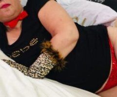 Deep throat queen! Milf Brunette Awaiting to Cater to your needs - Image 2