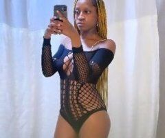 SEXY🫦 petite HOTTIE👅 looking for some playful fun!🤩 - Image 4