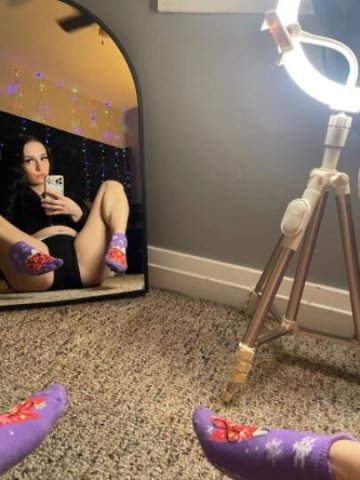 Petite Lil Freak 🌹🫦 Facetime Shows / Content Bundles ( B/G / Solo ) / Onlyfans - 1