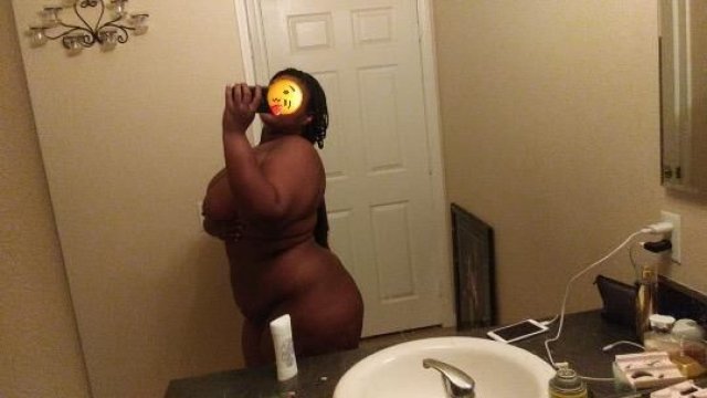 Ready to be YOUR Favorite distraction💦 - 1