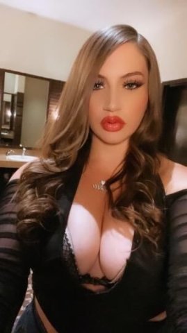 Natural Curvy Beauty - 1