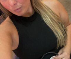 Honolulu escorts - Captivating Busty Blonde