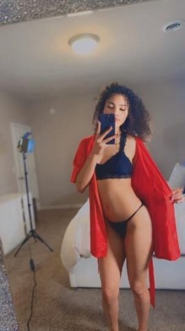 Hey Guys! Its Me Your Favorite Gorgia Peach - 1