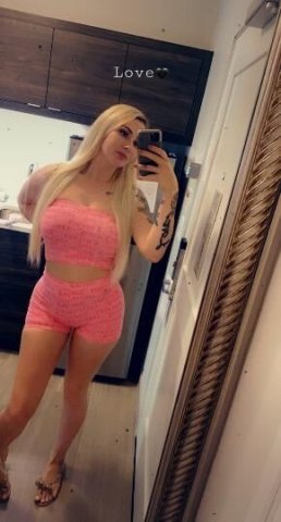Gorgeous busty blonde babe 🫶🏼😍 Up late Not cheap babe - 1