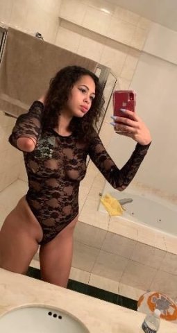 OUTCALLS ONLY HOT ZOEY - 1