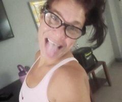 Victoria escorts - i dont like no whipes and chains and baby u cant tie me down, but u can whip your lovin on me