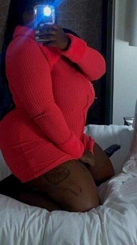 Juicyy💦 😋available now - 1