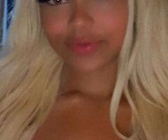 hot babe alert - Image 3