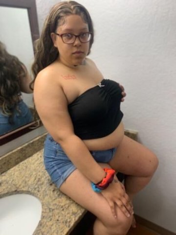 Lightskin wet pussy availible now - 1