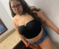 Lightskin wet pussy availible now - Image 2