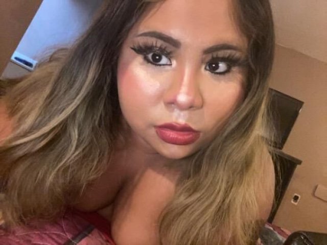 hey daddies , im adrianna its a pleasure meeting with anyone 😘😘 hit my line babies , dont be nervous or shy im here to satisfy your needs 😘💗 - 1