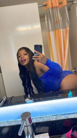new in town available for incall d out mibile with depoait - 1