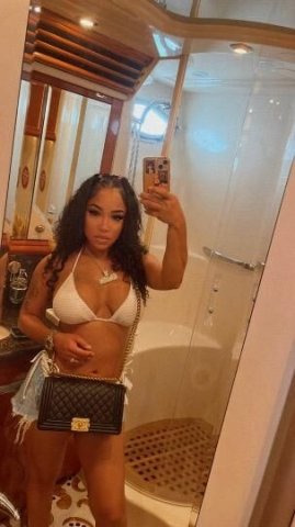 Gorgeous Gorgeous Busty Bombshell - 1