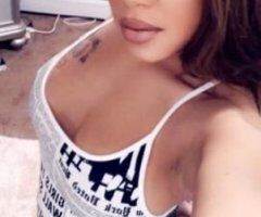 Gorgeous Gorgeous Busty Bombshell - Image 4