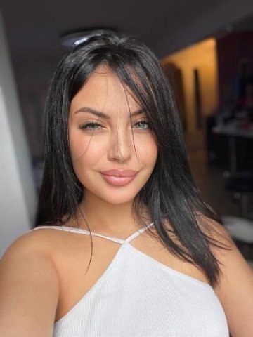 I AM LINDSEY YOUR FAVORITE SENSUAL AND FLIRTY ESCORT FOR YOU - 1