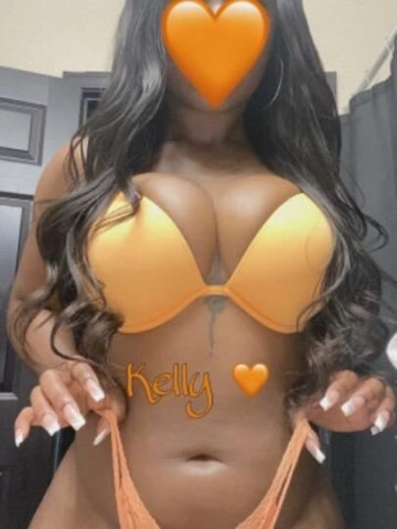 Two Chocolate Curvy Bombshells 🔥 - 1