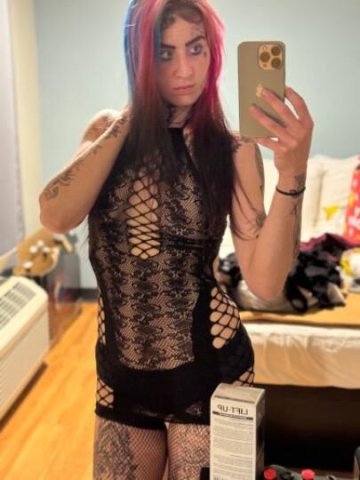 SQUIRT QUEEN BACK FOR A COUPLE DAYS - 1