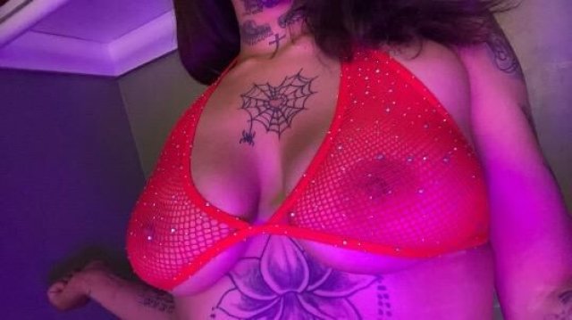 sexy amiri visiting town ready to get wet 💦😘 - 1