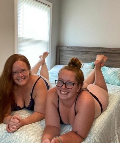 Daughter and Mother Duo 💝 Looking for a fun Male - 1