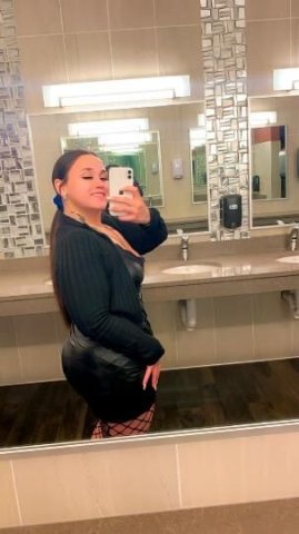 2 POP 1HR SPECIAL!!!cute petite hottie 😏😍 Come finish your week the right way 😉💁🏻♀ - 1