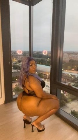 PRETTY WET PARTY FRIENDLY COLLAGE GIRL NURU AVAILABLE AND FETISHES - 1