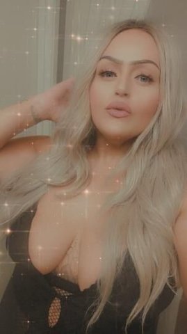 Hot BLONDE Mami with them lips that were made for sucking dick - 1