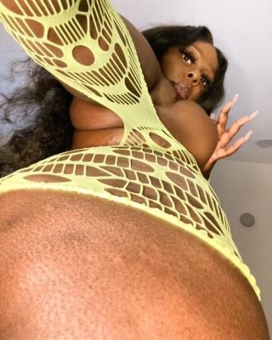 💦💦Thick Busty Babe ❤️❤️ - 1