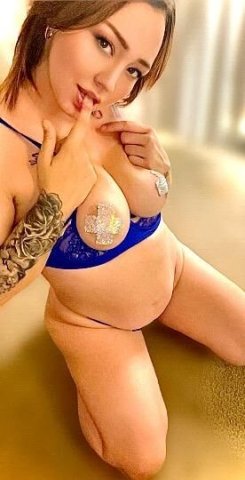 TOTAL BABE 😍🥰IZZY IS IN TOWN for LIMITED TIME ONLY - 1