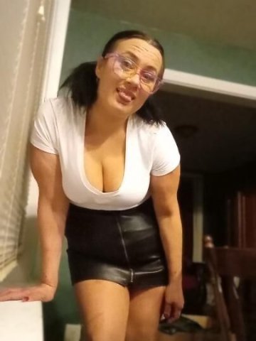 cock-hungry BRAT 💔 deep throat QUEEN 😘 - 1
