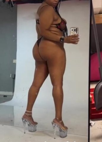 PRETTY THICK FREAK IM EVERYWHERE IN OR OUT NO CHEAP MEN - 1