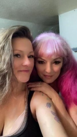 Come experience heaven on earth. Tonight i have a 2 girl special . Come experience me and my best friend - 1