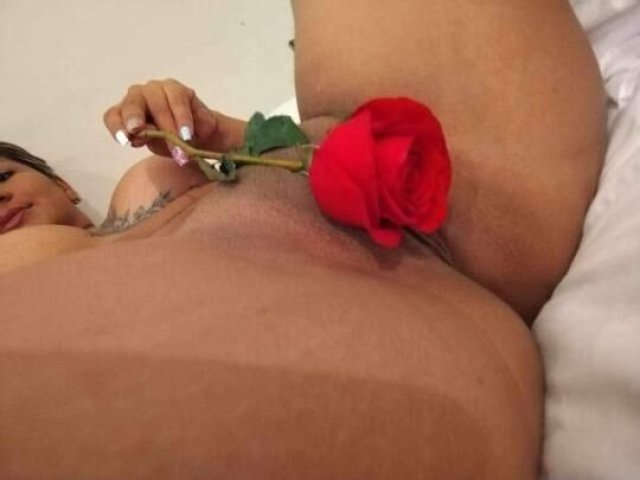 Sexy Latina Cubanita 🍑🔥 - 1