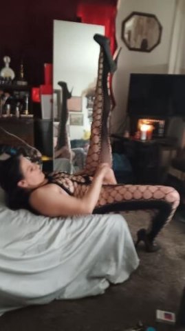 lookin for some nice cock to come have some fun. text me now 24/7 horney & wet.... - 1