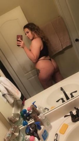 YOUR FAVORITE DISTRACTION 💕😘 BOOTYLICIOUS SNOWBUNNY❄ - 1