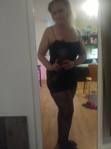 IM DEFINITELY NO FARMER....BUT I CAN RAISE SOME COCKS..!!! - 1