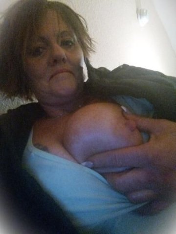 Looking for a discreet encounter - 1