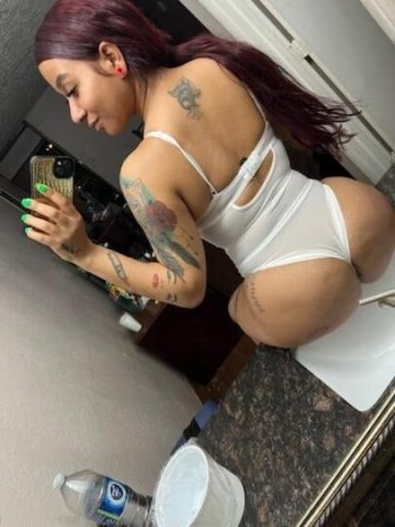 Latina 3some NOT here for long ❤ss100 hh150 h200🤩🤩 Nueva !!!🥰New in town 🥰 Message included 😍🧸 Incall😍 - 1