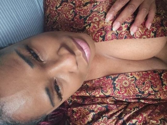 Mature Sexy older beauty want to touch you. PLEASE READ ALL BEFORE CONTACTING ME - 1