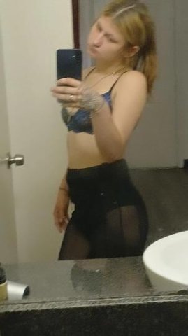 tatted freaky white girl who love to suck dick - 1