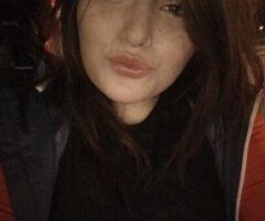 looking for a sexy babe who isnt afraid to get freaky im your girl ;) - Image 2