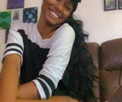 hi baby😉 looking for a date 🍑💦 - Image 1