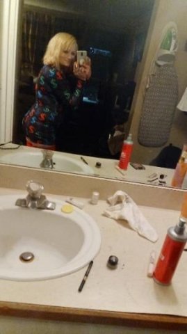 iv been playing with my pussy all day wanna see money make me come - 1