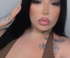 BOMBSHELL BEAUTY 💓💋💋 - Image 2