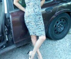 what's got two thumbs and loves DI*#.. THIS CHICK - Image 2