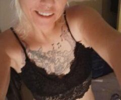 🔥🍒Blonde Bombshell 💣with Piercing Charm🍒🔥 – Seeking Chill Vibes - Image 4